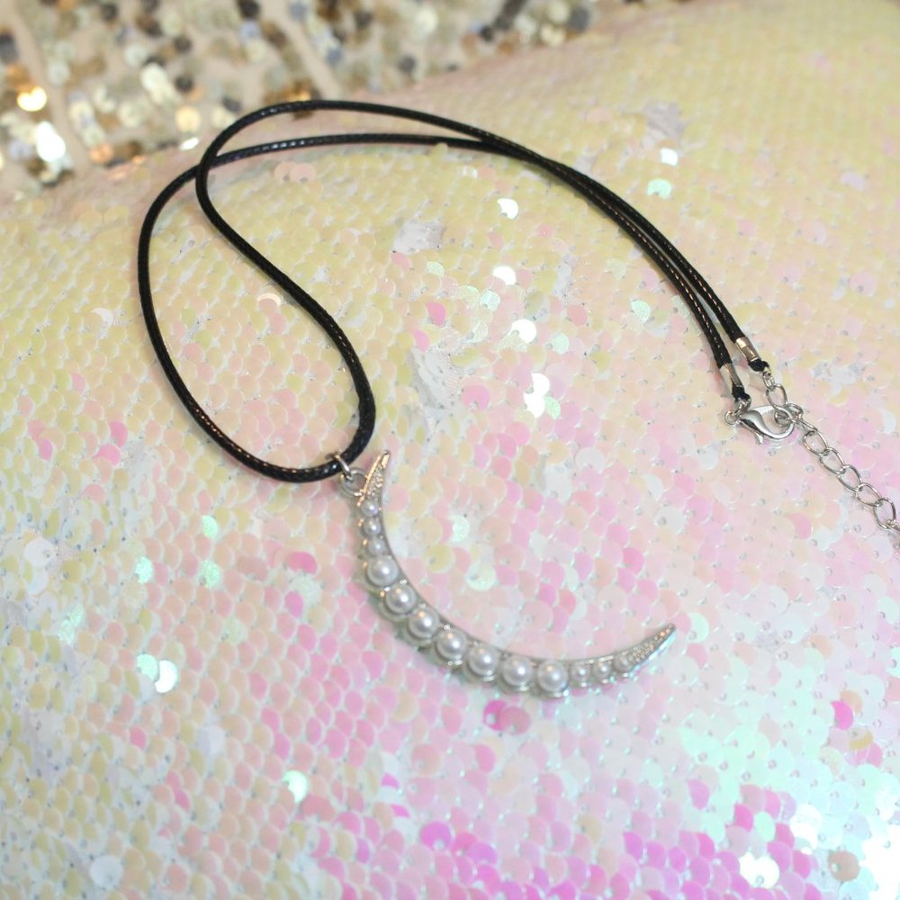 🌙Dainty Crescent  Celestial Moon Cultured Moonlight Faux Pearl Necklace